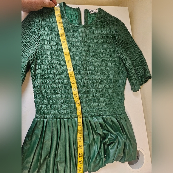 Zara Women's Top S Green Smocked Peplum - Picture 8 of 8
